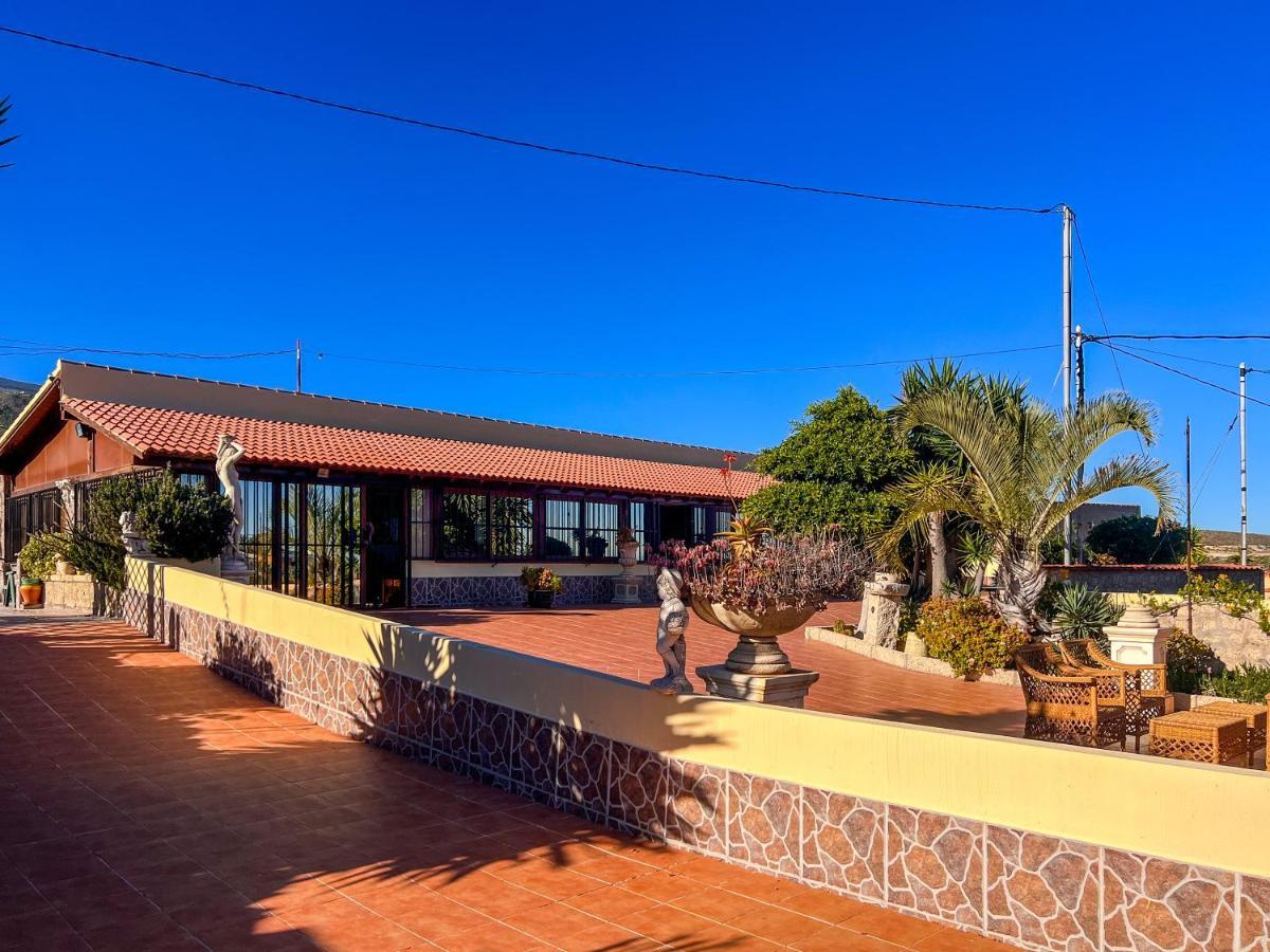 Villa Exquisite Rural House With Garden, Pool And Sea Views Arico Viejo Exterior foto