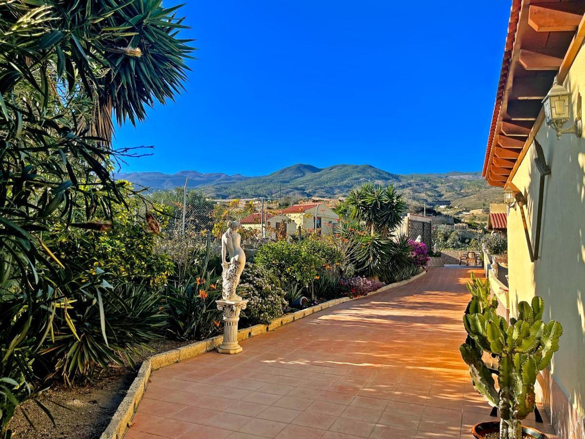 Villa Exquisite Rural House With Garden, Pool And Sea Views Arico Viejo Exterior foto